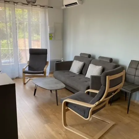 Superb Apt With Terrace And Garden Near The Beach Appartement *